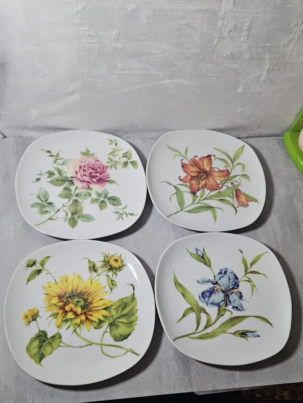 4~  I. Godinger & Co. Floral Dessert Or Salad Plates